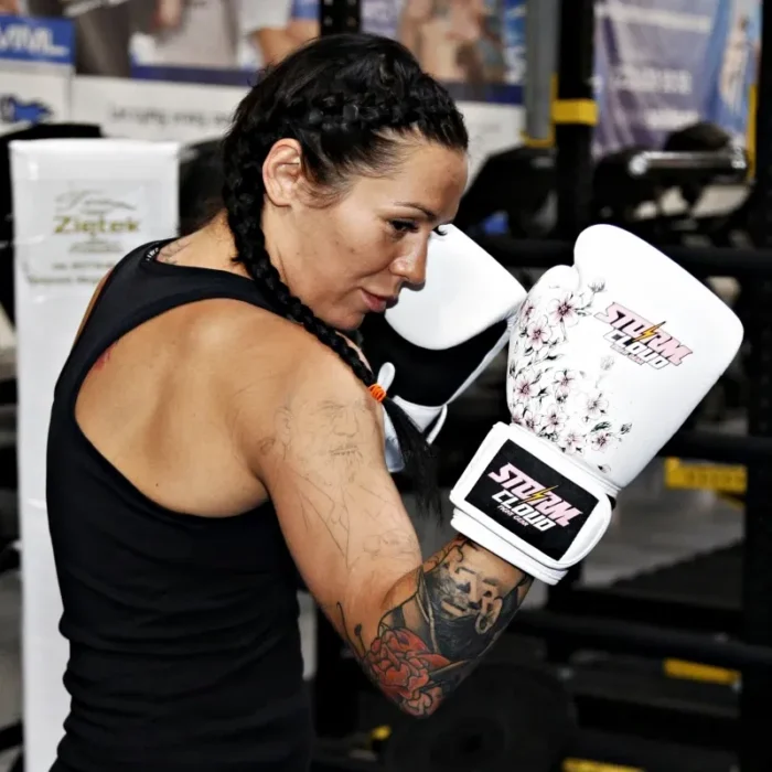 stormcloud-rekawice-do-muay-thai-blizzard-sakura-biale (1)